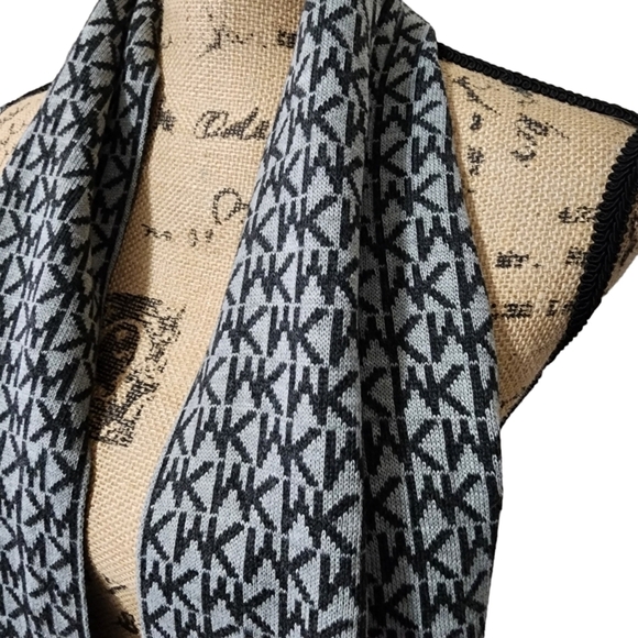 Michael Kors Monogram Reversable Charcoal Grey Scarf - One Size - Picture 2 of 4